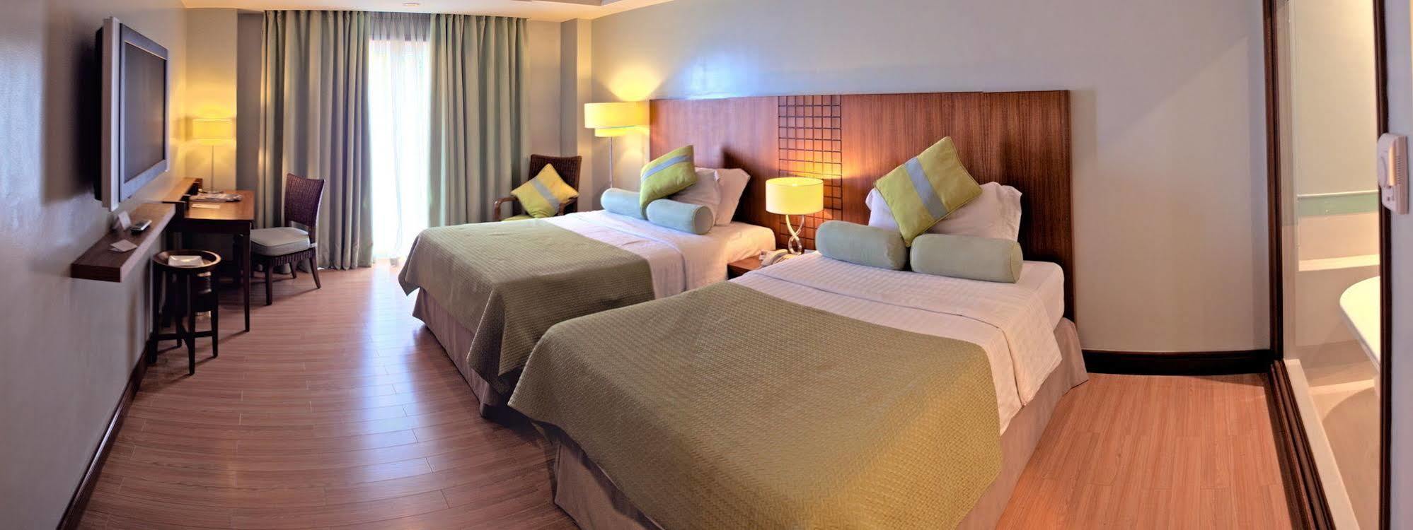The Lighthouse Marina Resort Olongapo Luaran gambar